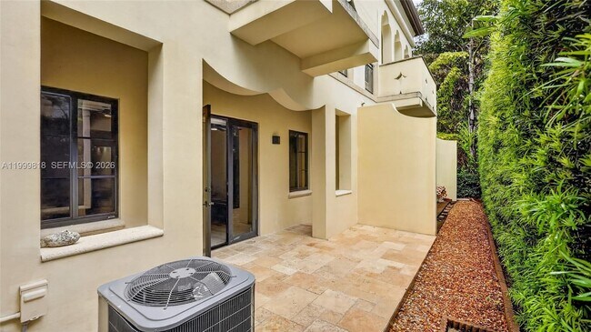 Building Photo - 622 Malaga Ave