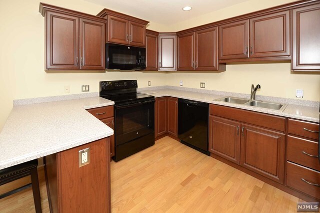 Building Photo - 3101 Rio Vista Dr