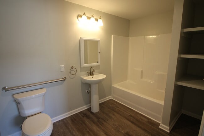 Building Photo - Willow Oak