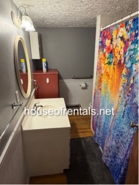 Building Photo - 216 Iowa St