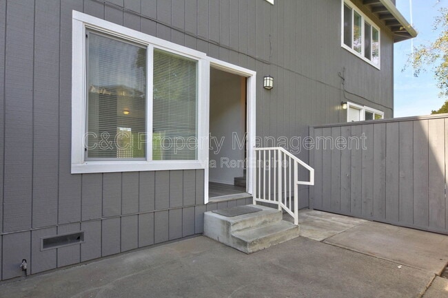 Building Photo - 130 Miles Ln