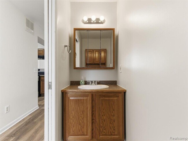 Building Photo - 38301 Murdick Dr