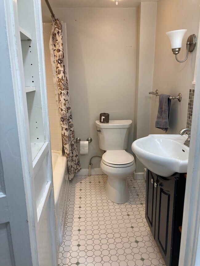 Bathroom - 92 Cottage St