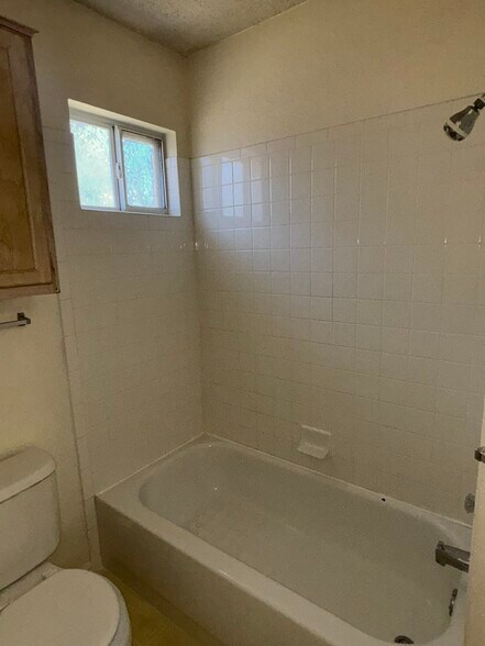 Building Photo - 2205 Garrett Dr