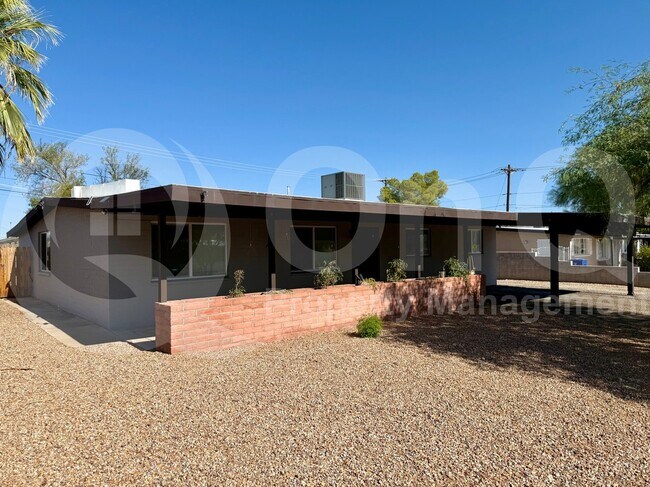 Building Photo - 518 S Mann Ave