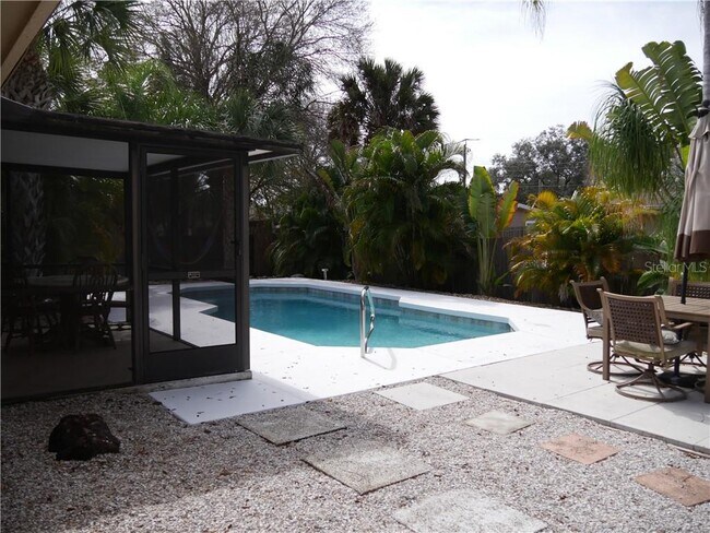 Building Photo - 3026 Vinson Ave