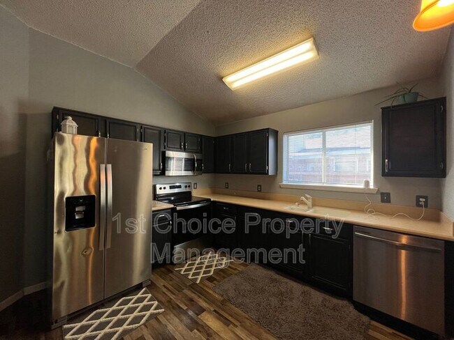 Building Photo - 7904 Fox Chase Dr