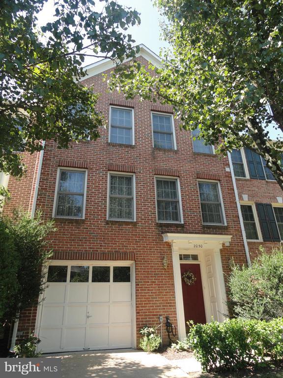 Building Photo - 2050 Meadow Springs Dr