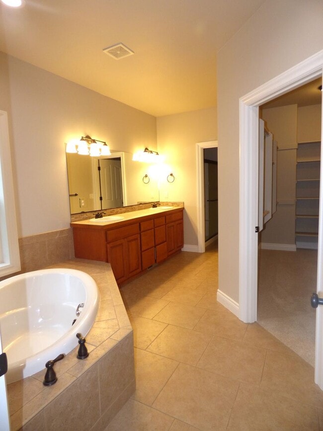 Building Photo - 5 Bedroom Home in South Salem! Near I-5