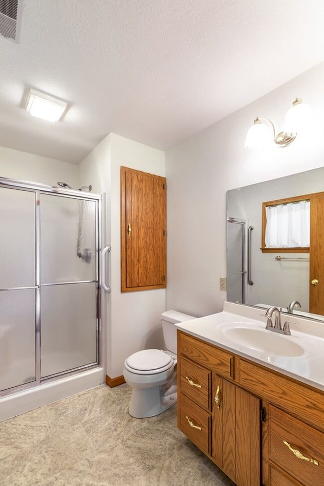 Building Photo - 151-163 E Jones