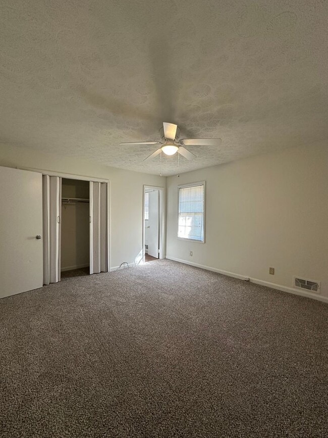 Building Photo - Move-in ready 3 bedroom, 2 bath brick home...