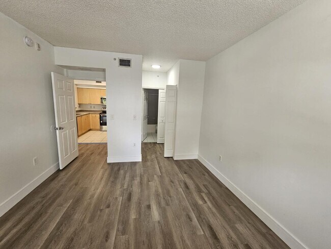 Building Photo - 2351 W Preserve Way