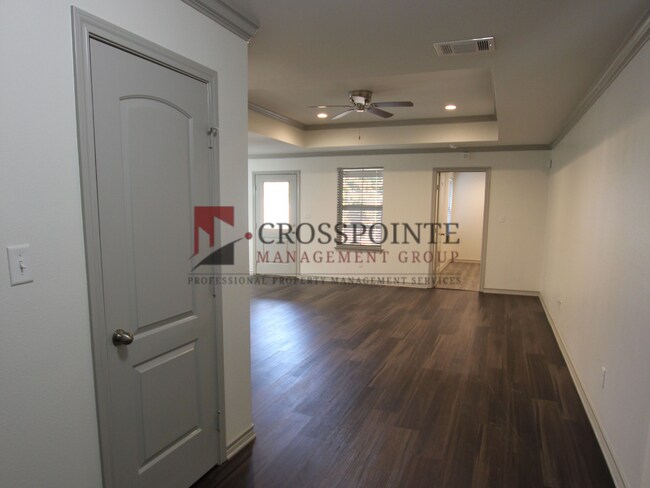 Building Photo - Beautiful 3 Bedroom 2 Bathroom Townhouse in South Tyler! 1/2 OFF FIRST FULL MONTH