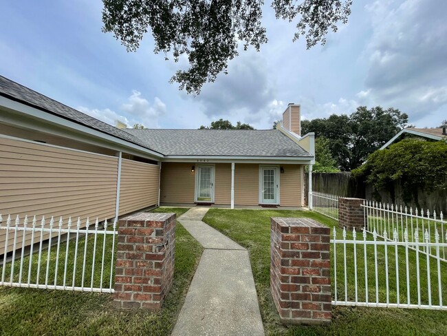 Building Photo - Welcome to this Beautiful 3 Bedroom 2 Bath...