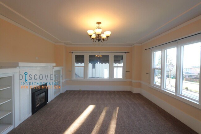 Building Photo - 4640 Park Blvd