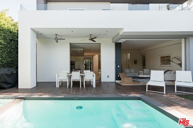 Building Photo - 1723 S Durango Ave