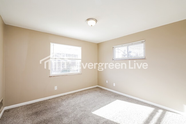 Building Photo - 3454 Robinet Dr