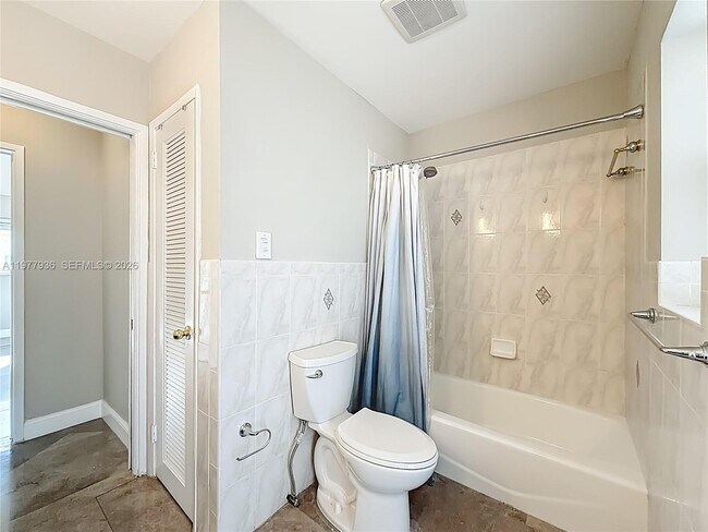 Building Photo - 2770 NE 8th Ct