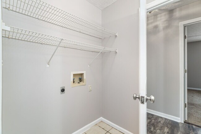 Building Photo - 2603 Louise Ave