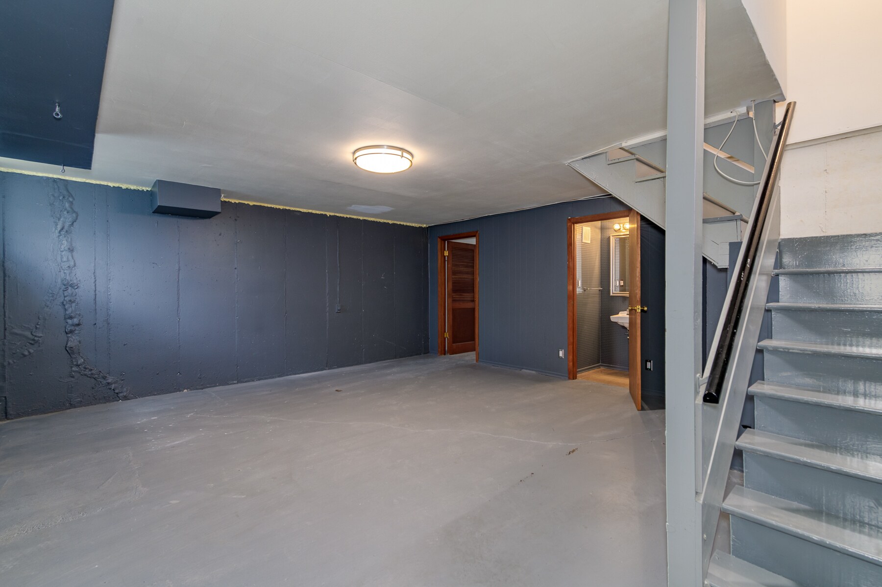 Building Photo - 231 W Washington Ave