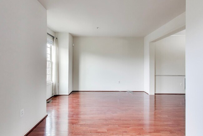 Building Photo - Beautiful Garage Townhouse in Poplar Run - Minutes to Glenmont METRO & I-200!