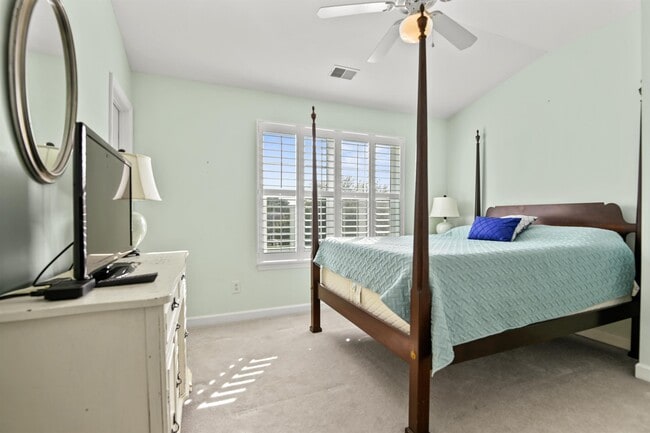 Building Photo - 3648 Billings St