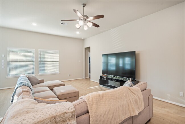 Building Photo - 18203 Samie Nell Ct