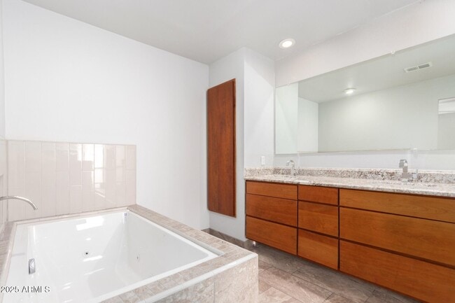 Building Photo - 10021 N 74th Pl