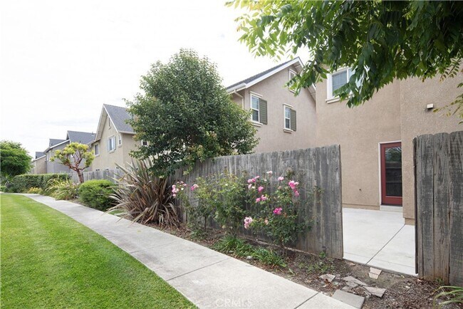 Building Photo - 1425 Crown Cir