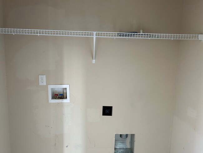 Laundry Room/hookup - 400 Armour St