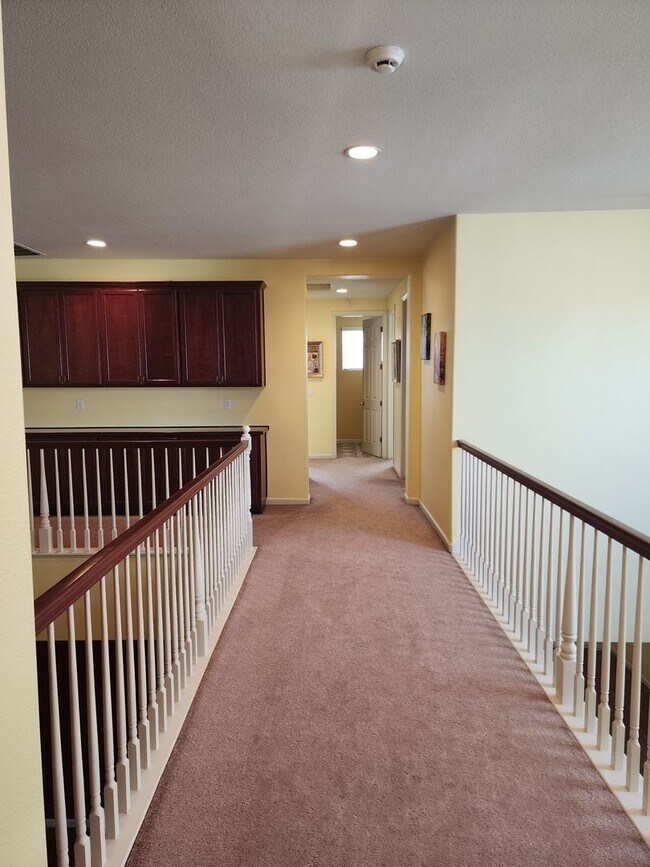 Building Photo - 5 Bedroom 3 Bathroom with 3 car Garage in the Sylvan School District