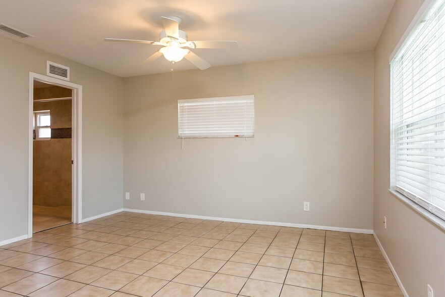 Building Photo - 9506 Burlington Pl