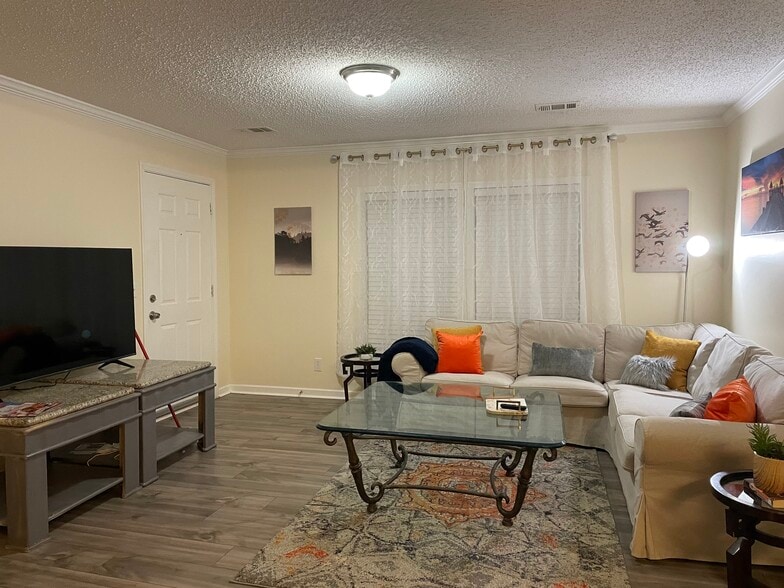 Building Photo - 4416 Dreux Ave