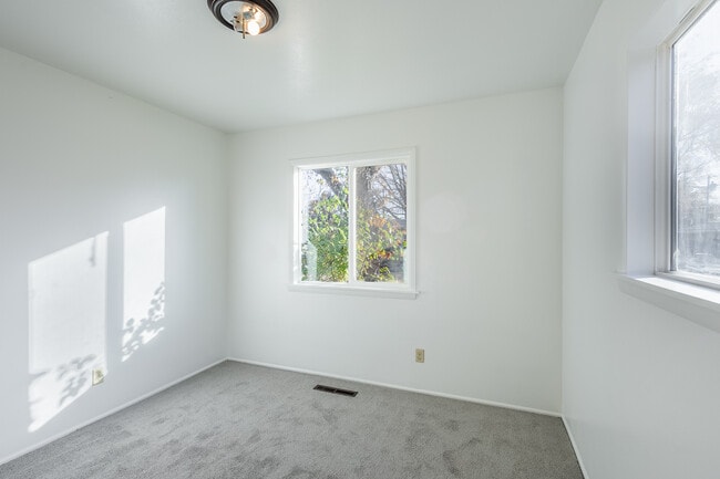 Building Photo - 1609 N Plateau Ave