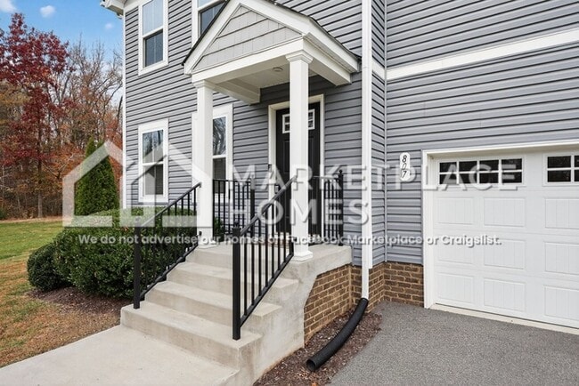 Building Photo - 807 Sun Vly Wy