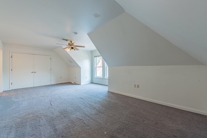 Building Photo - 5552 Black St