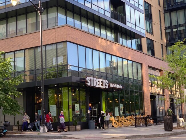 Building Photo - 1921 9 1/2 St NW