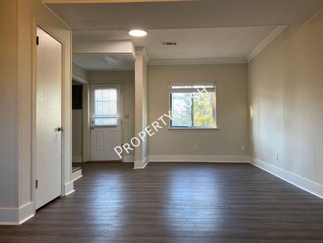 Building Photo - 4727 Tessie Ln