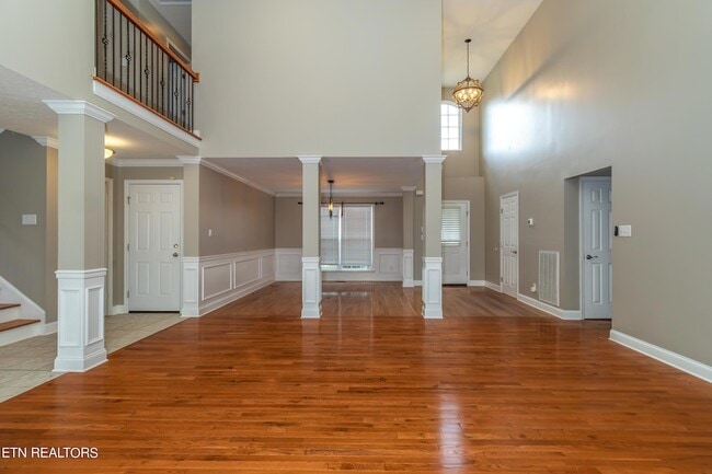 Building Photo - 1100 Winterberry Ln