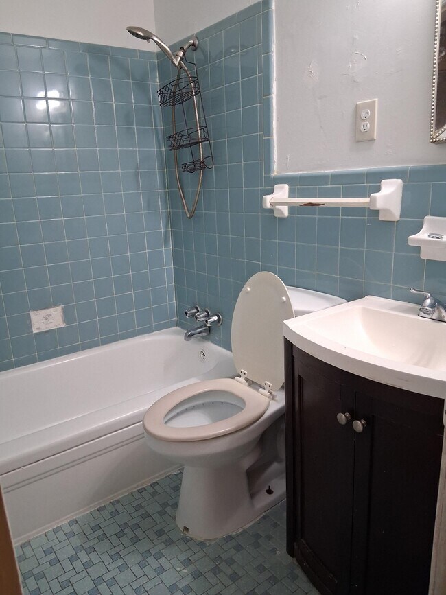 Building Photo - 2435 Silver St