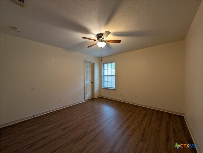 Building Photo - 1134 Misty Acres Dr