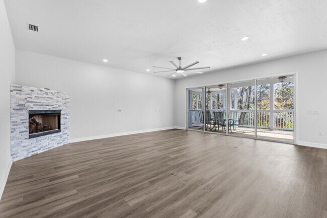 Building Photo - Executive Lakefront in Gainesville - Available NOW