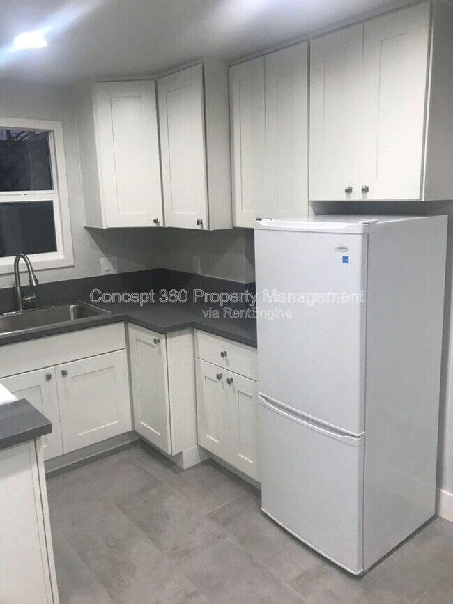 Building Photo - 4154 N Business St