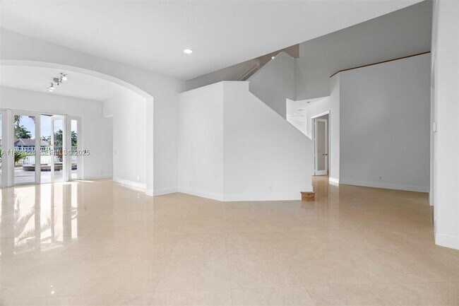 Building Photo - 926 Marina Dr