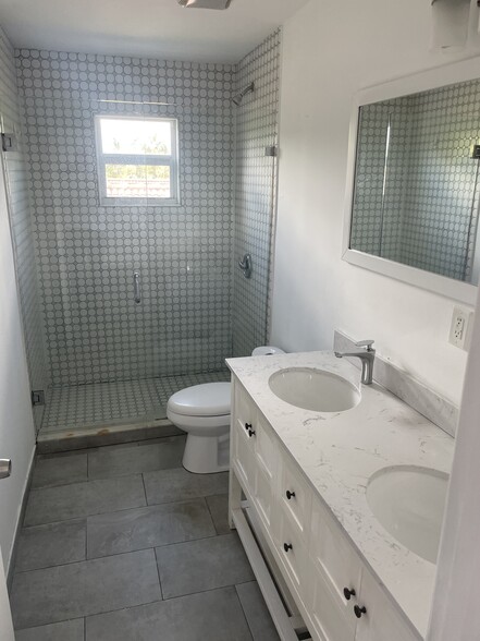 Building Photo - 2288 SW 58th Ave