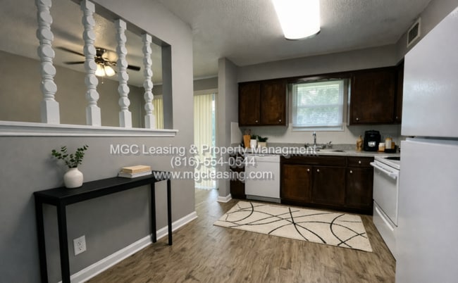 Building Photo - Raytown Duplex Available for Immediate Move-In