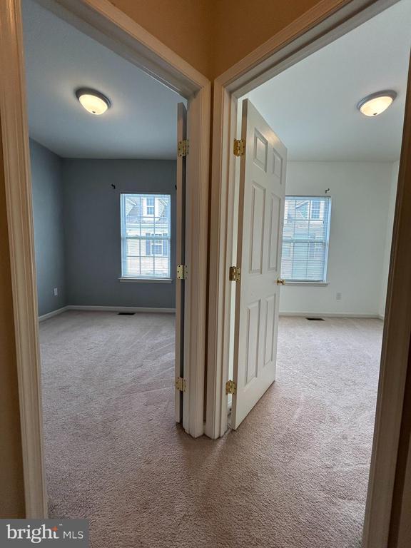 Building Photo - 1379 Parish Ave