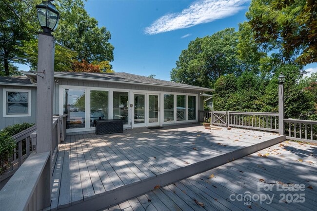 Building Photo - 5006 Kiser Island Rd