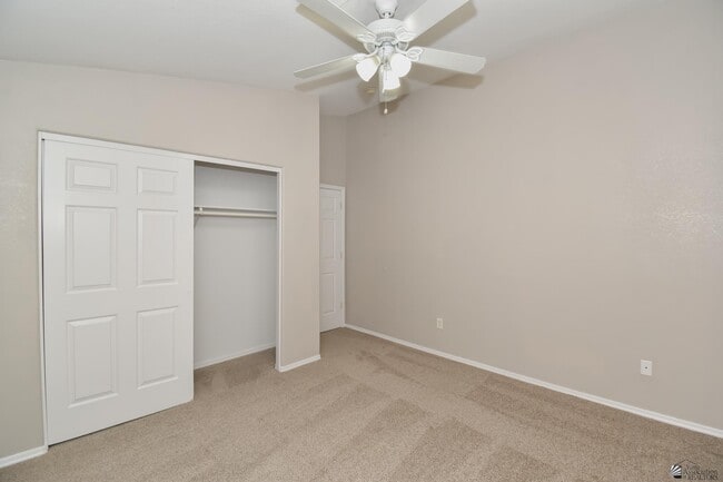 Building Photo - 1705 S 45th Dr