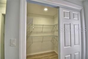 Building Photo - 2405 Roslyn Ln